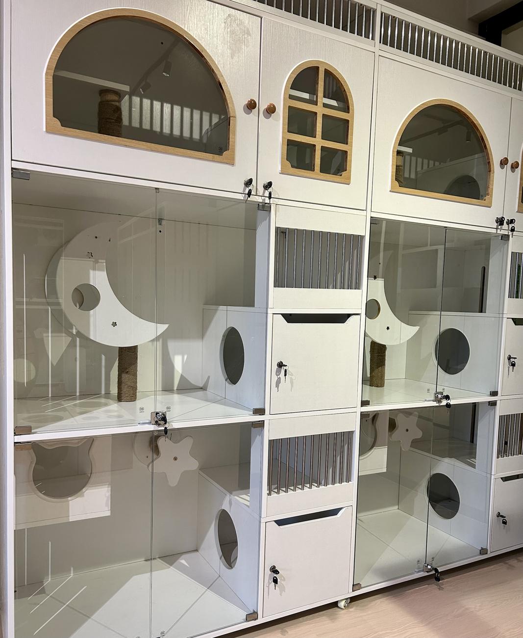 Den Suites: white cabinet rooms with a crescent-moon perch, scratching post and round hideout